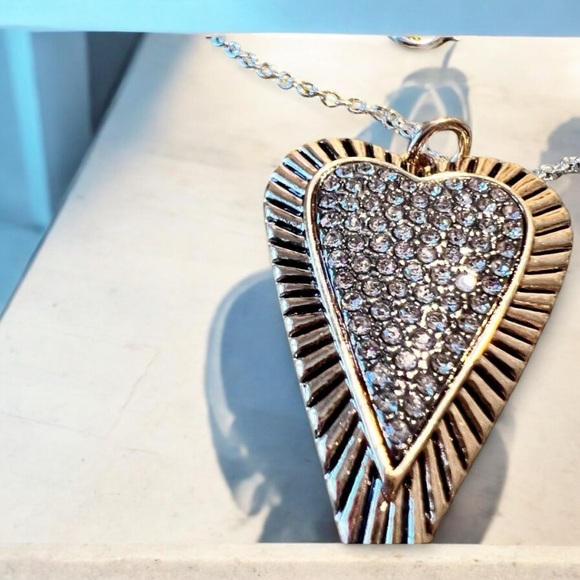Stainless steel & rhinestones heart pendant with a no tarnish silver plate chain - Picture 7 of 16
